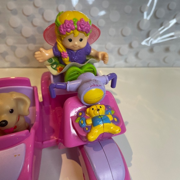 Fisher Price Sarah Lynn 🌸with Scooter - Picture 2 of 14